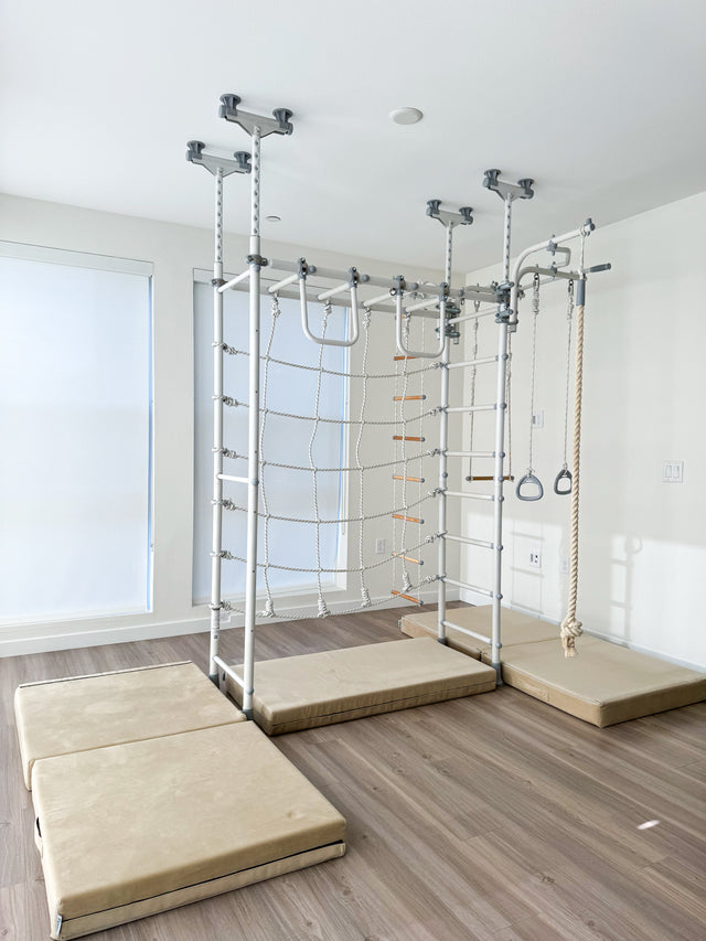 Brainrich sensory gym with climbing net, rope ladder, rings, rope, and play mats