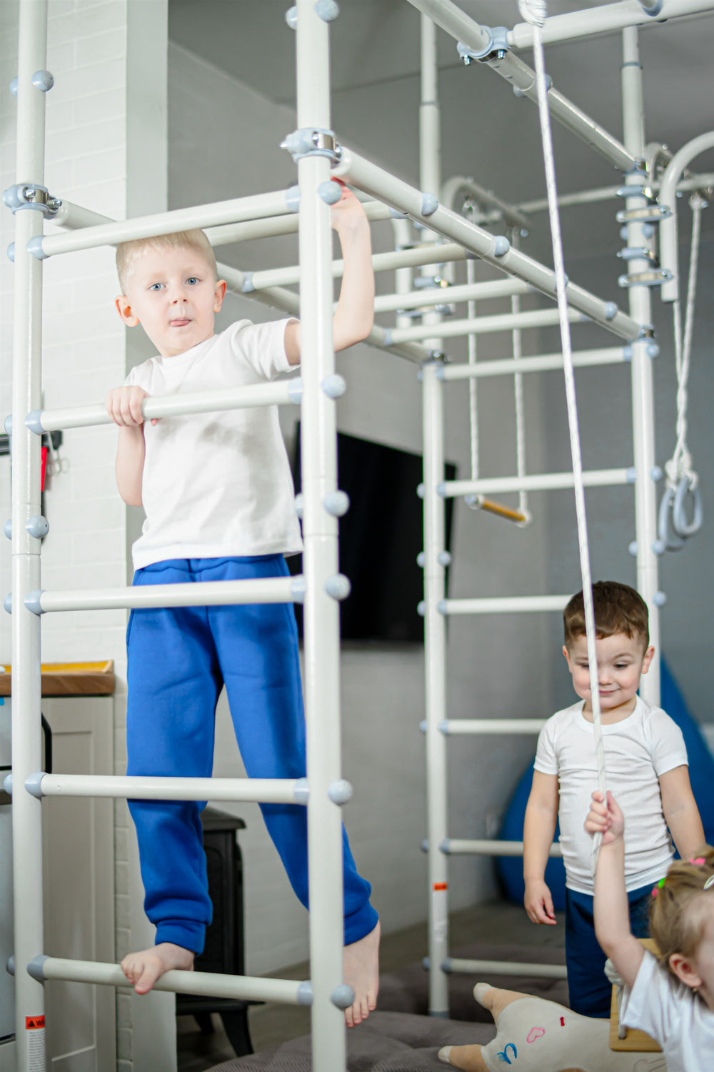 Siblings climbing one gym together